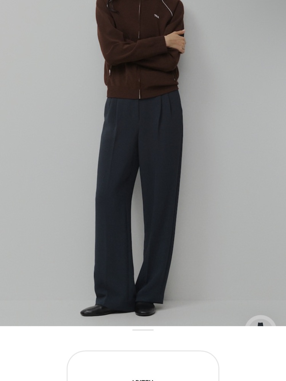 Aritzia Effortless Wider-R Pants - Size 6 - Crepette - Black
